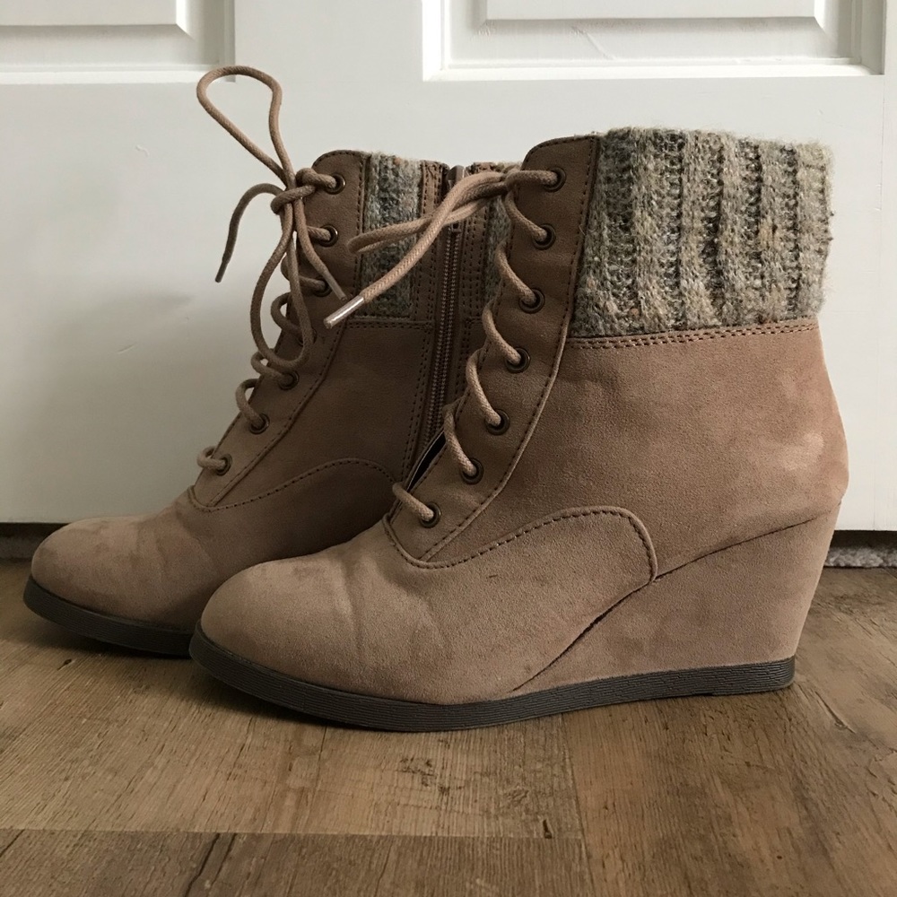 SO Suede/sweater ankle booties
